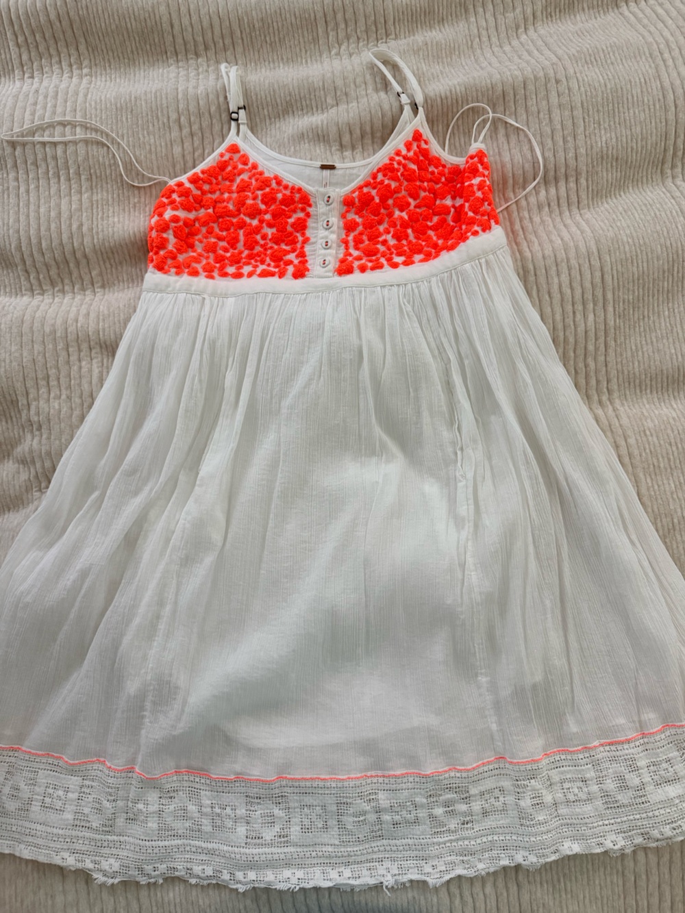 Free People white & neon orange embroidered mini dress 🍊🤍